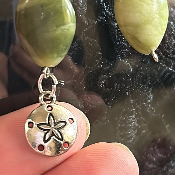 💦Brown faux suede choker w Jade stones & sand dollar charm - Picture 7 of 7